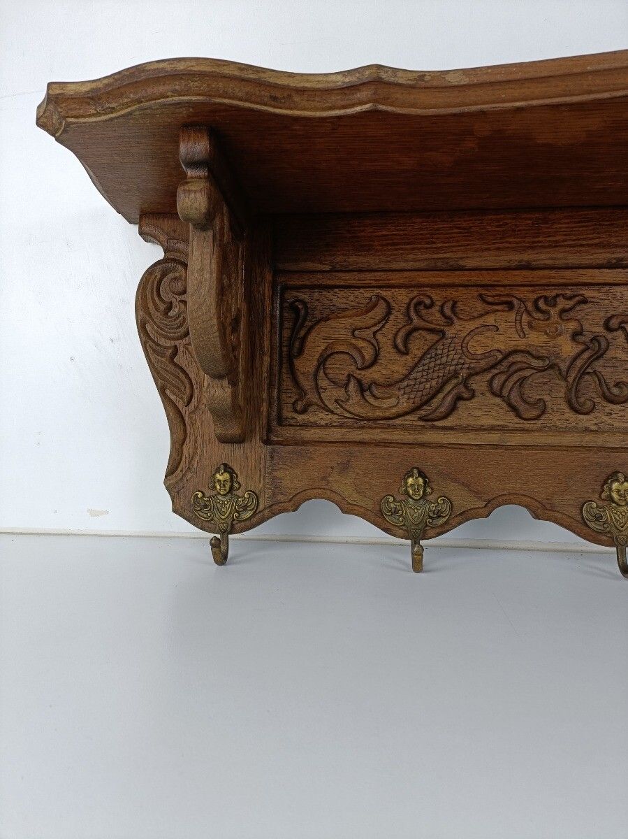 photo furniture Antique Carved Wood Coat Hat Rack Ornate Etched Hand Carved Wood Oack Angel Hook