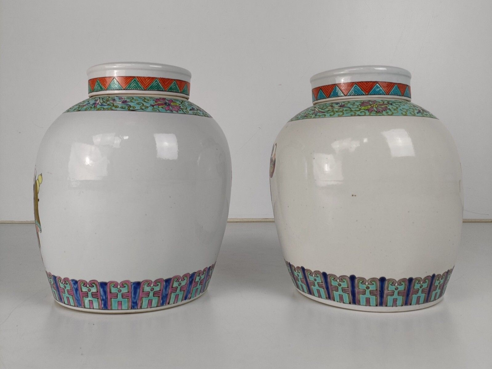 Couple Bowls Ginger Jars, Chinese Urns Vintage Polychrome, Lovely Scenes Family photo vinterior