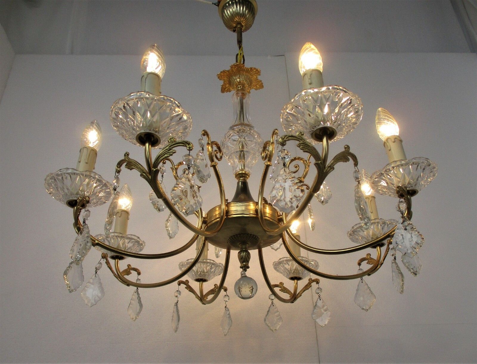 Gorgeous Chandelier 8 Arms Lights Brass Prisms Hollywood Regency Marie Therese photo vintage