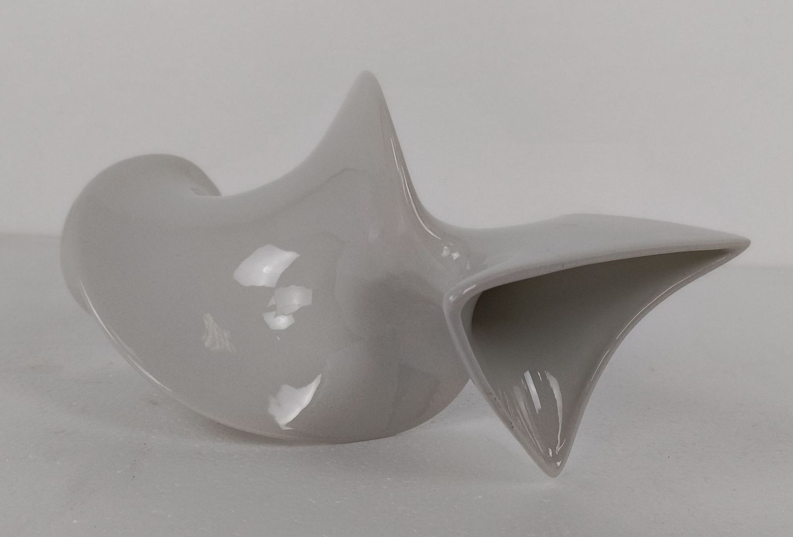Occato  Gigante & Zambusi Post Modern Vase By Sicart Italy Space Age Twisted Whi photo vinterior