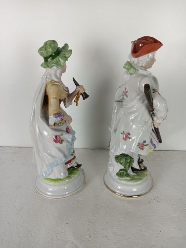 Two Statue Figurines Hunt Man Lady Blowing Horn Porcelain Hand Painted Porcelain photo 244.0
