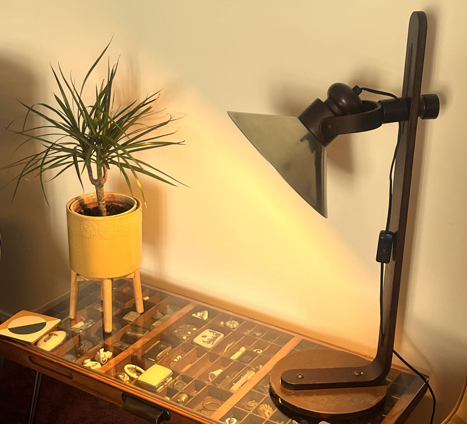 1970's Midcentury Modern Swedish Borje Claes Norlett Elit Wood And Brass Table Lamp. Working.