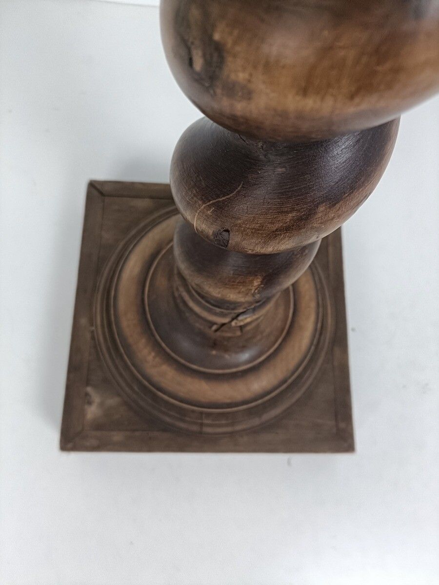 photo vinterior Tall Hand Carved Wood Barley Twist Pedestal Display Side Table Plant Stand Barn