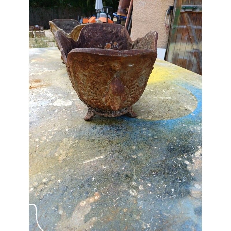 photo furniture Pair Of Enamelled Cast Iron Planters From 1900 From Charleville Mézières