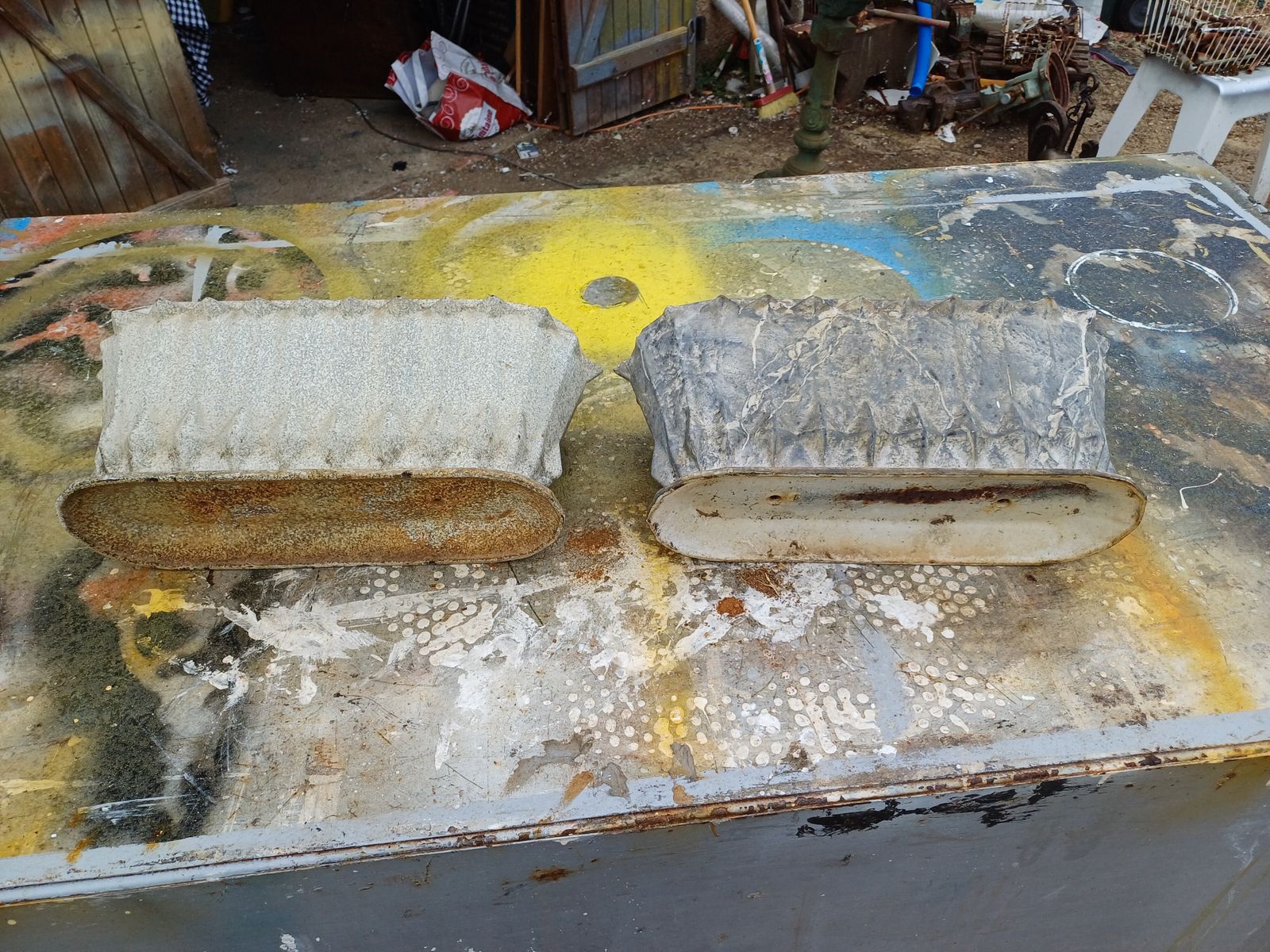 photo buy Pair Of Enamelled Cast Iron Planters From 1900 From Charleville Mézières