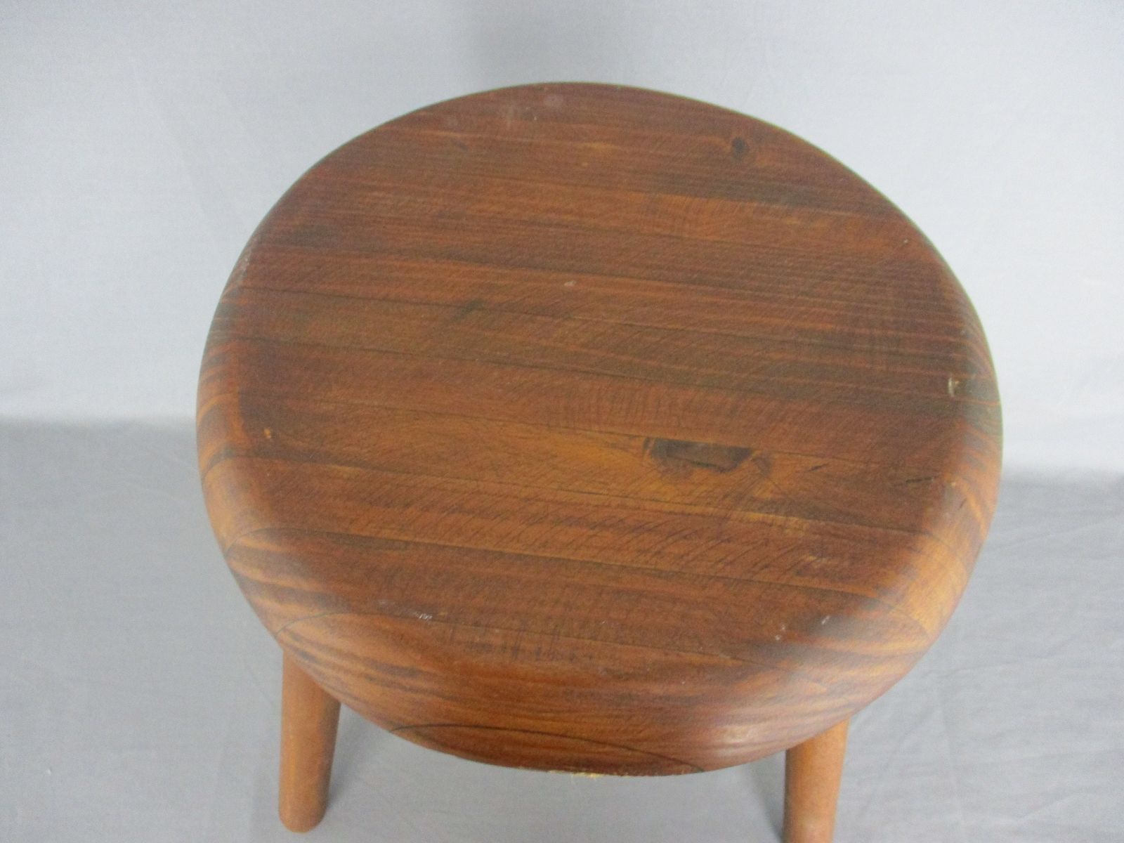 Hand Carved Wood Tripod Milking Stool Pedestal Table Farmhouse Barn Country photo 117.0