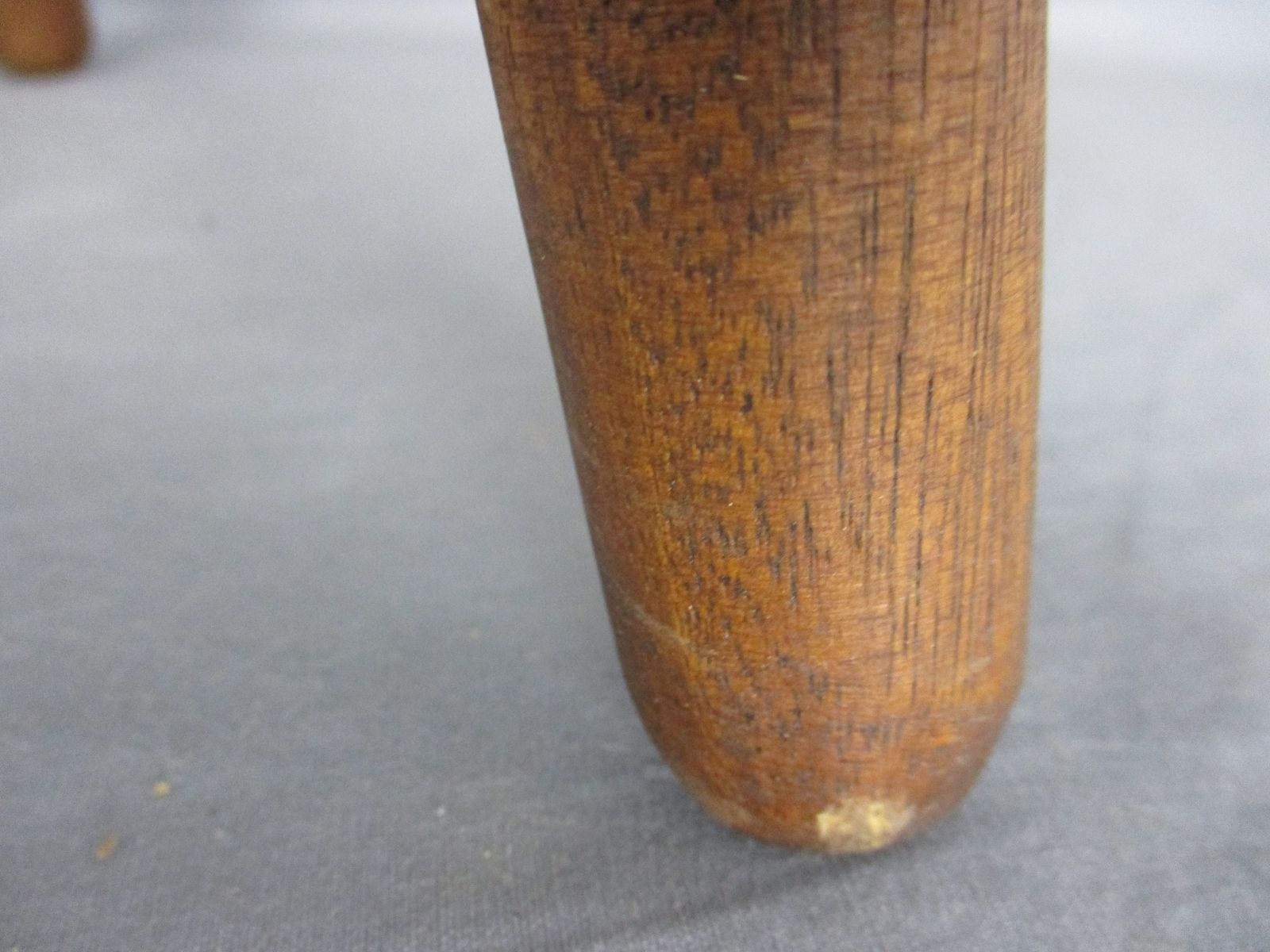 Hand Carved Wood Tripod Milking Stool Pedestal Table Farmhouse Barn Country photo vinterior