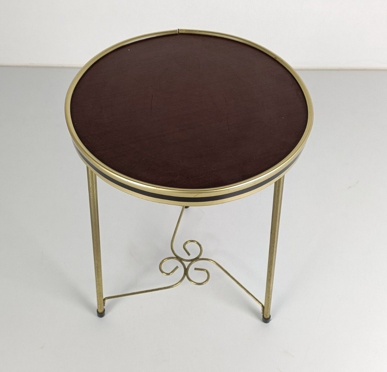 Modernist Round Side Table Ornate Brass Veneer Top Occasional Table Pedestal Pla photo for sale