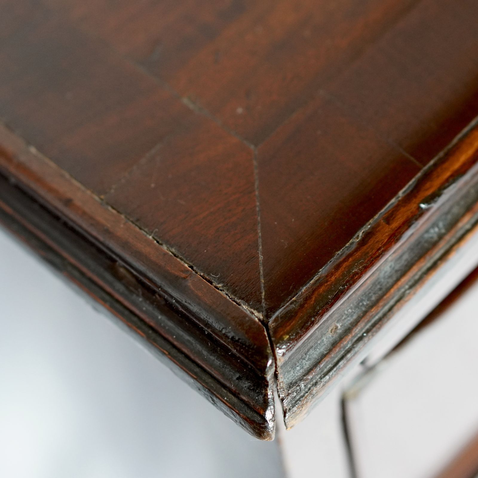 Georgian Mahogany Bachelor's Chest Of Drawers photo furniture