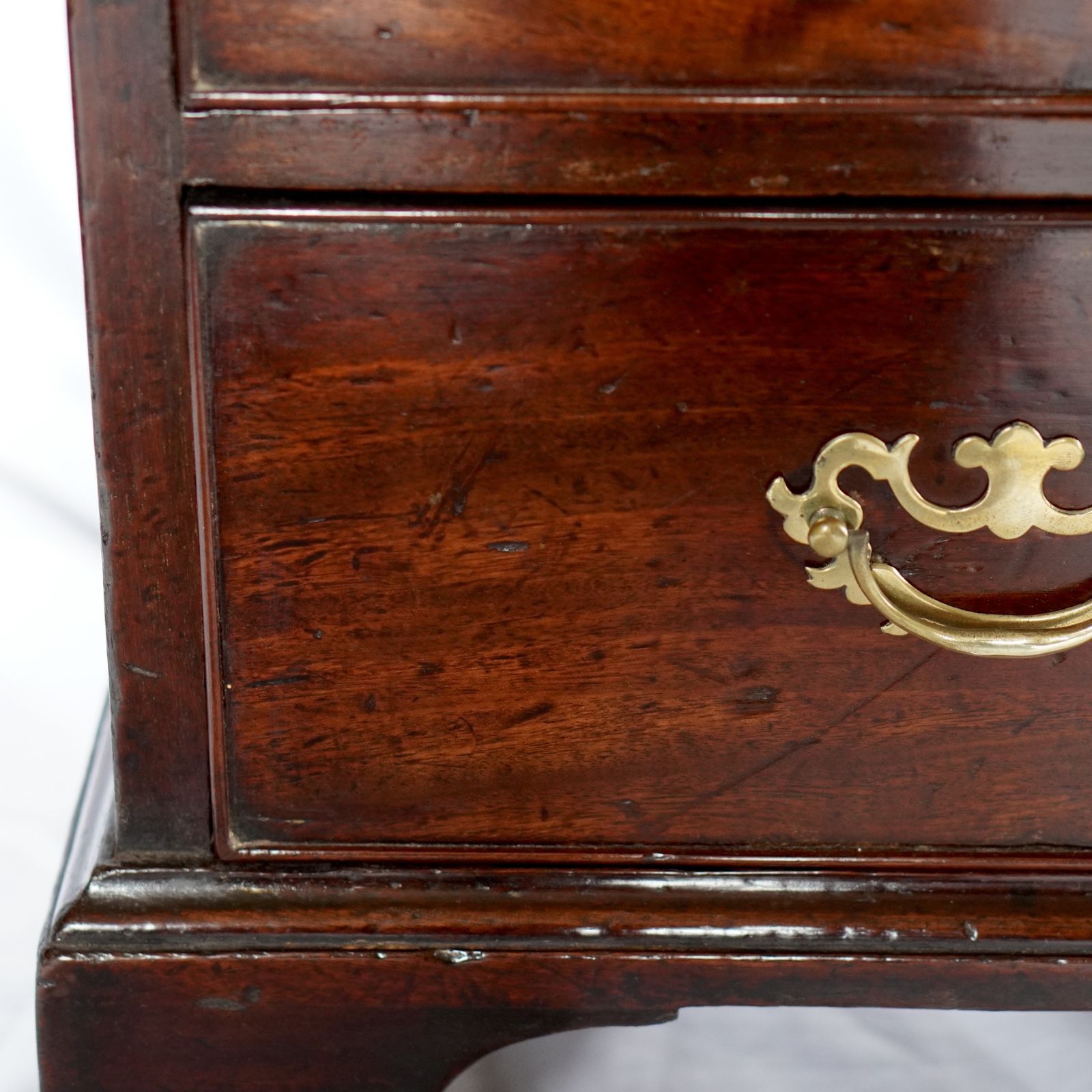 Georgian Mahogany Bachelor's Chest Of Drawers photo vintage