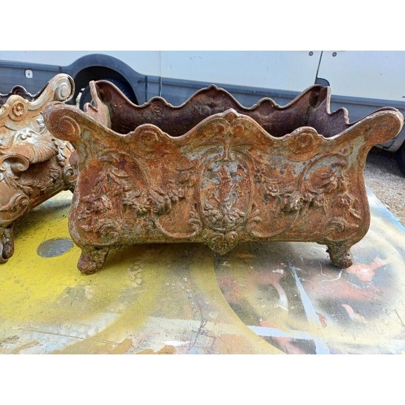 photo furniture Pair Of Enamelled Cast Iron Planters From 1900 From Charleville Mézières