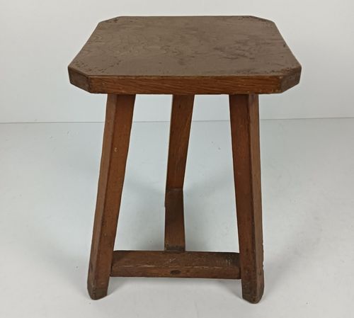 Milking Stool Pedestal Plant Stand Side Table Carved Wood Vintage Special Funky photo 182.0