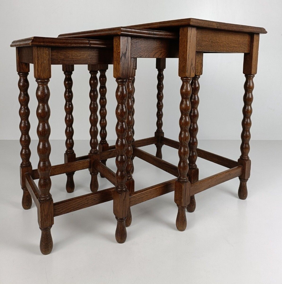 Set Of 3 Hobnail Legs Wooden Nesting Stacking Side Tables Barn Country Farmhouse photo furniture