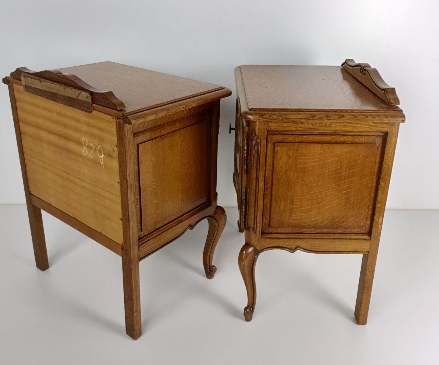 Couple French Louis XV/XVI Style Wooden Nightstands End Tables  Vintage Modernis photo vinterior