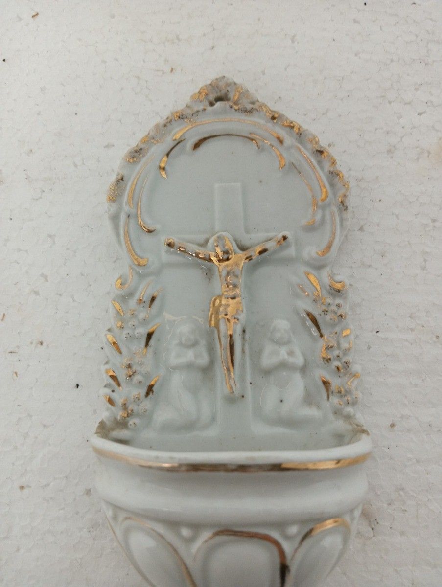 Lovely Small Antique Holy Water Font Vessel Porcelain Bisque Crucifixion Wall Ha photo furniture