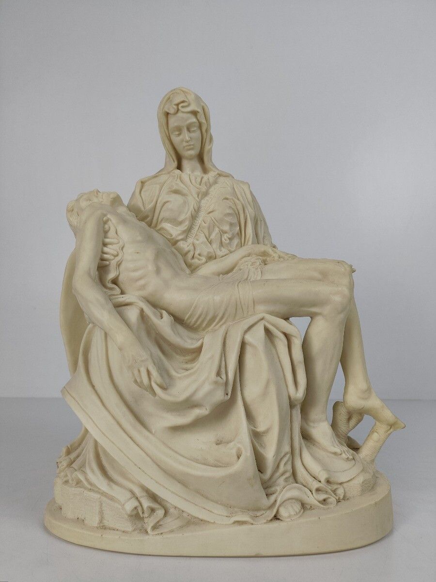 Statue Pieta Resin  Our Lady Of Sorrows Jesus Christ Madonna Collector Sculpture photo furniture