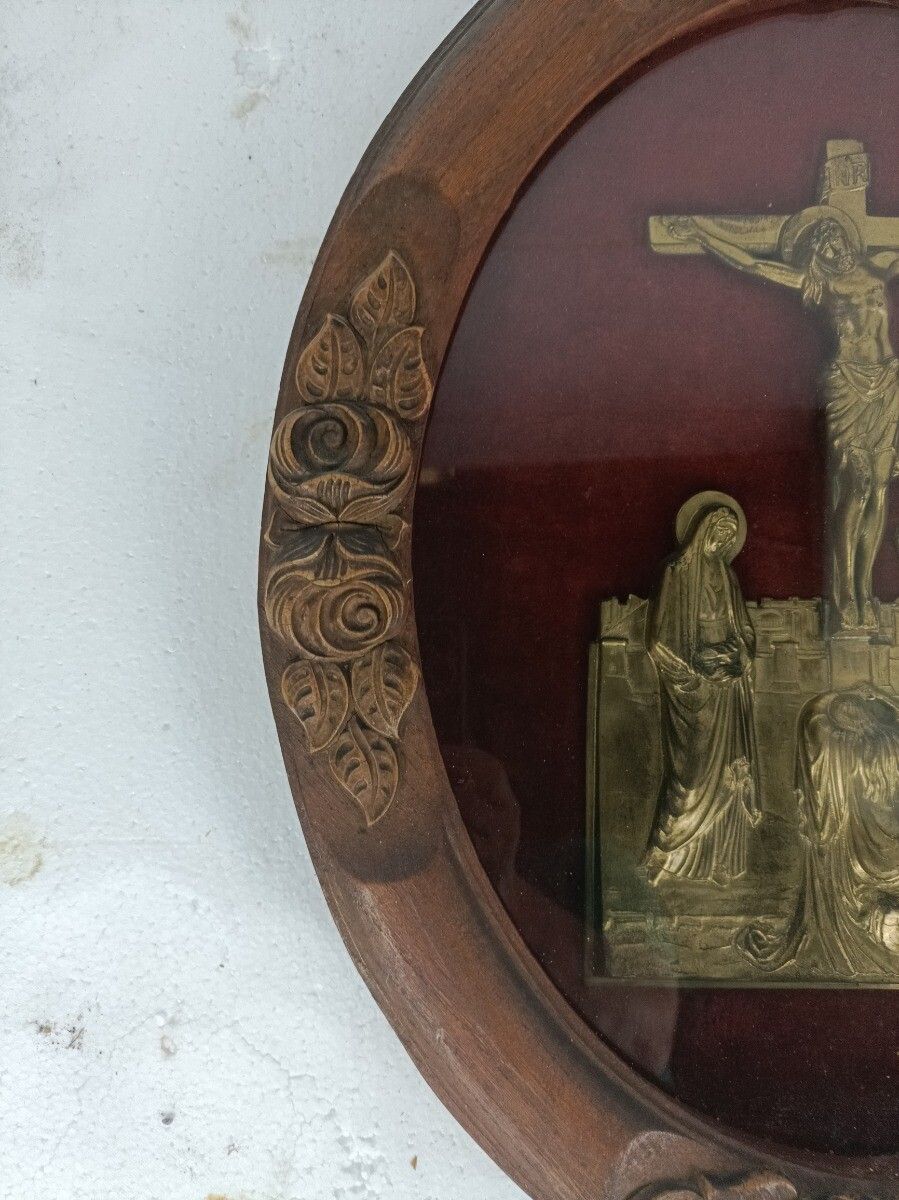 Antique Oval Ornate Wooden Frame Convex Glass Dome Crucifix Cross Golgotha Gorge photo furniture