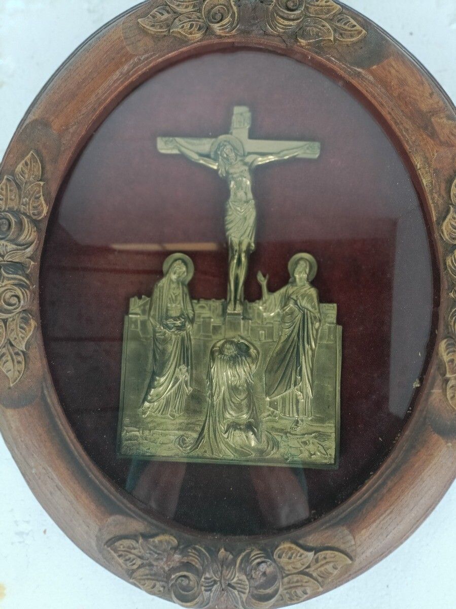 Antique Oval Ornate Wooden Frame Convex Glass Dome Crucifix Cross Golgotha Gorge photo for sale