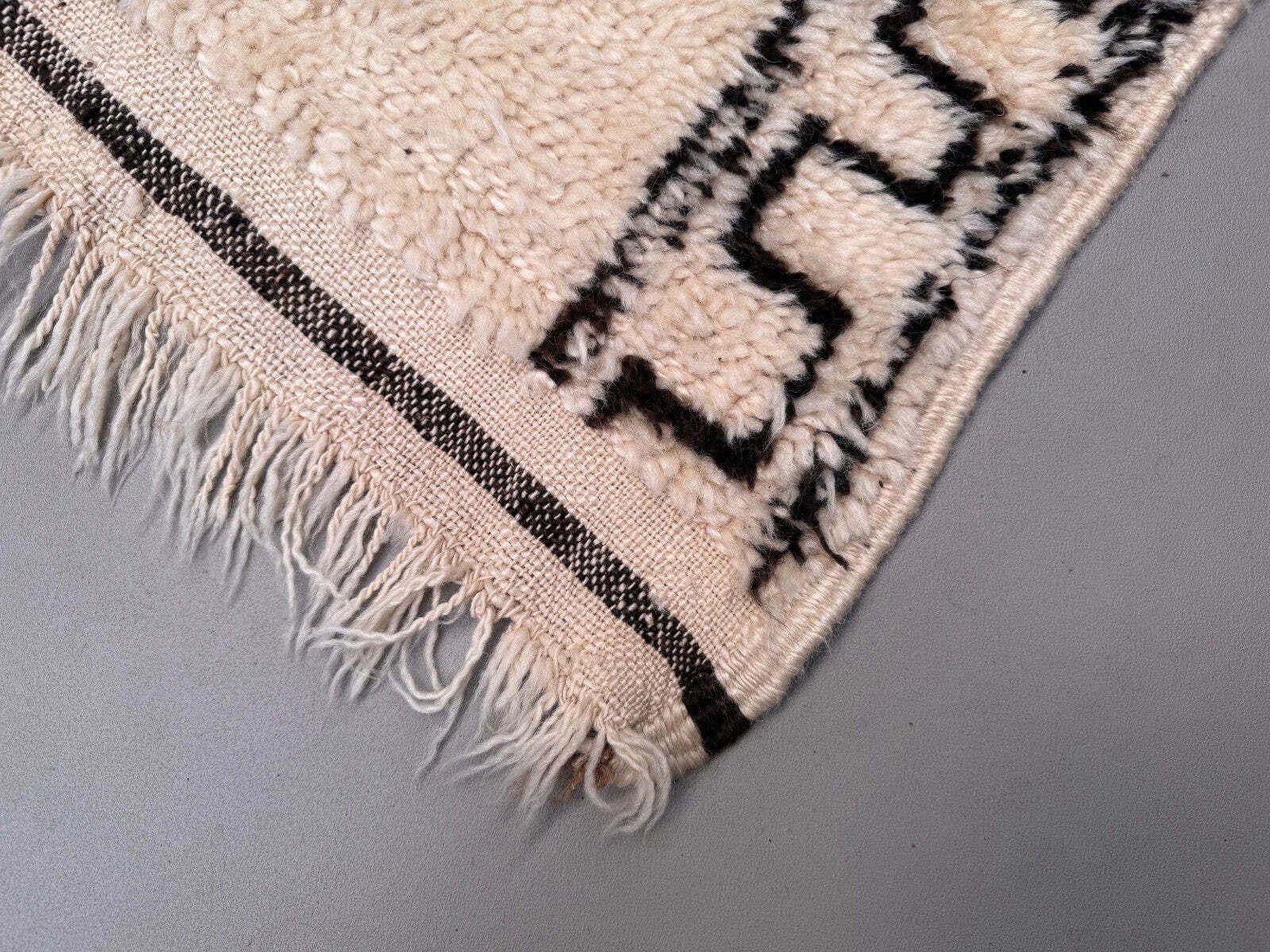 Moroccan Berber Rug 295x175 Cm Azilal, Atlas, Tribal, Clearance photo vintage