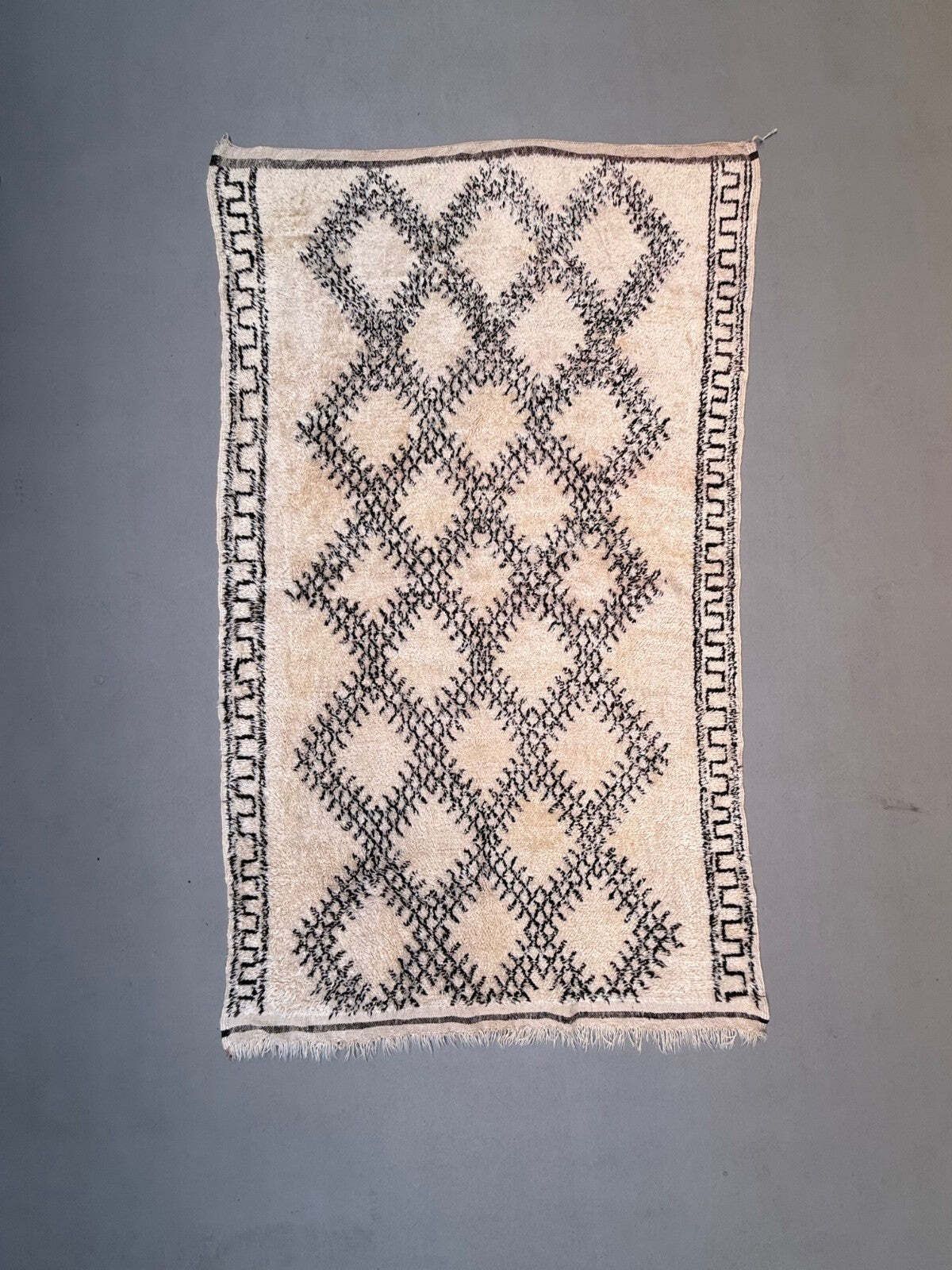 photo vinterior Moroccan Berber Rug 295x175 Cm Azilal, Atlas, Tribal, Clearance