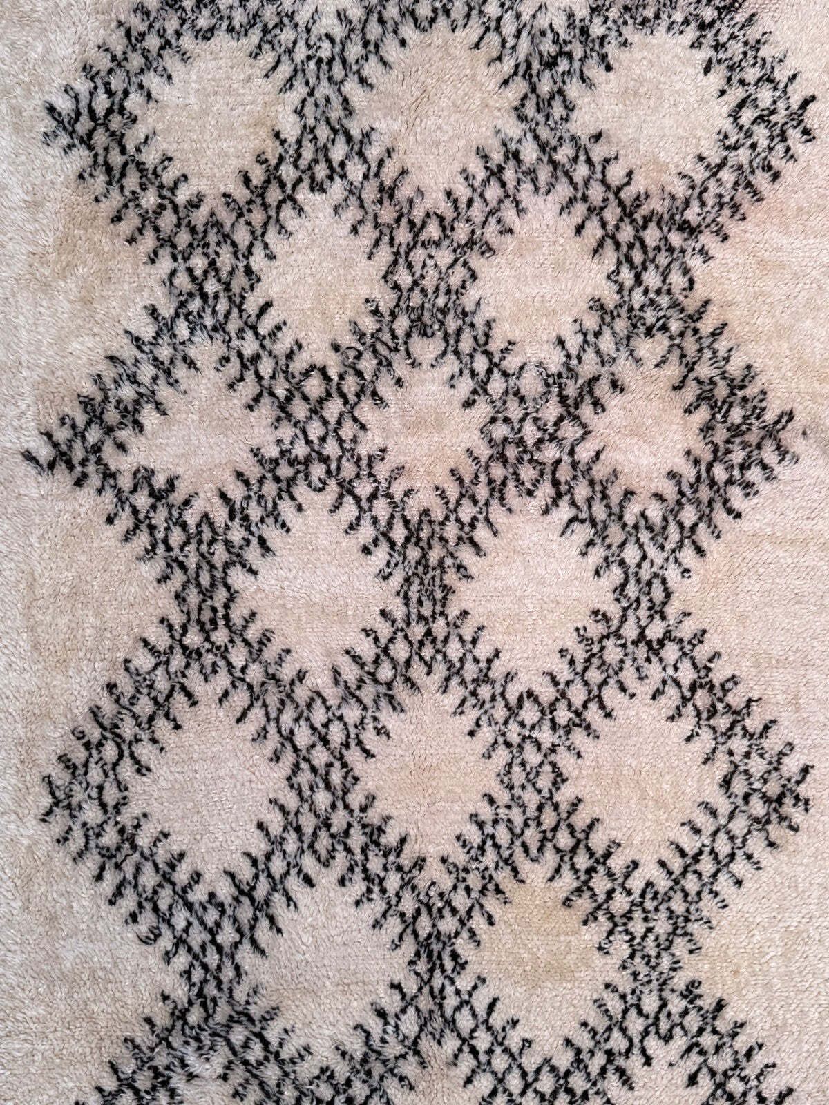 photo buy Moroccan Berber Rug 295x175 Cm Azilal, Atlas, Tribal, Clearance