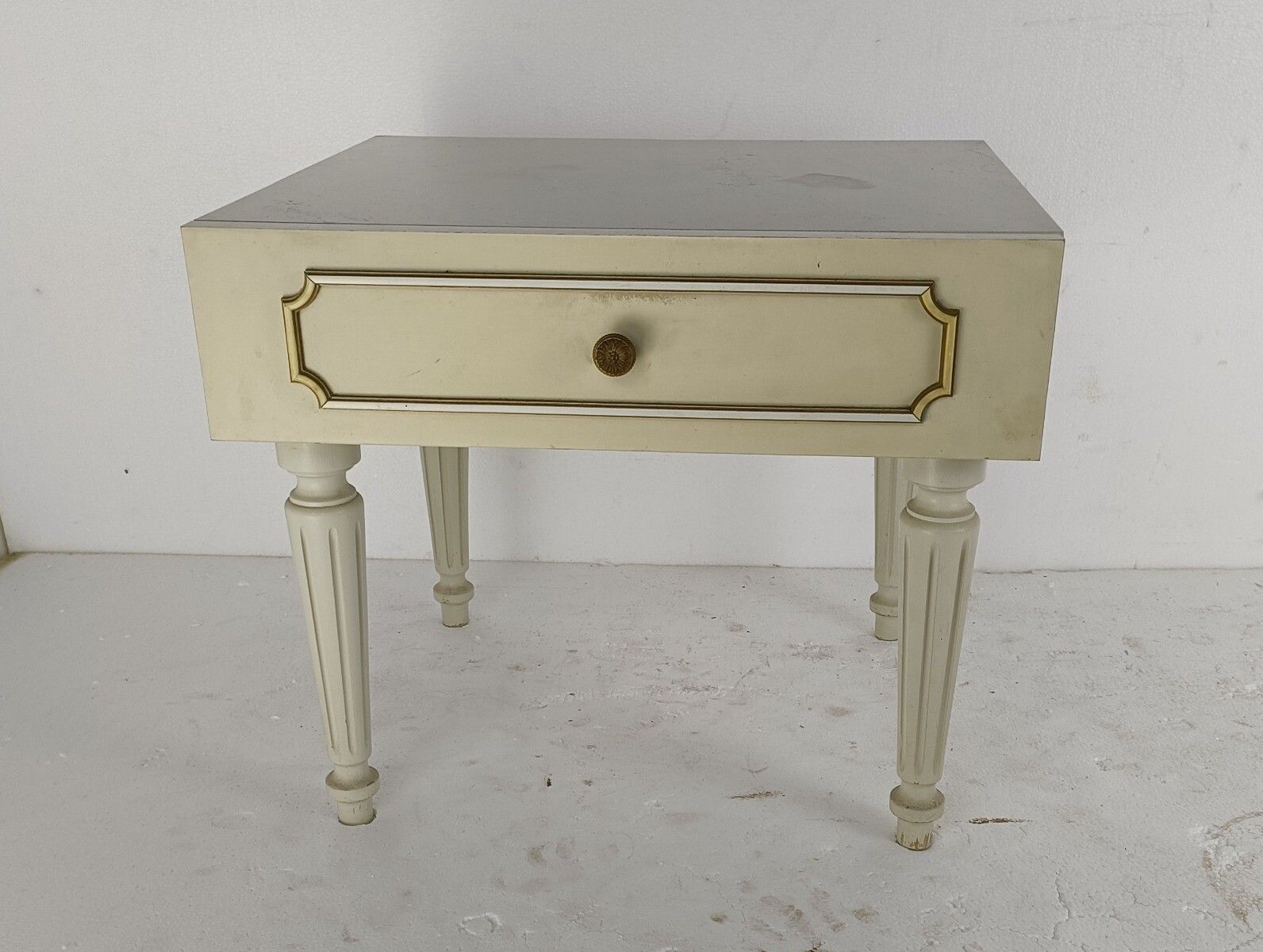 Vintage Night Stand Nightstand End Table Cabinet French Provincial Style White photo furniture