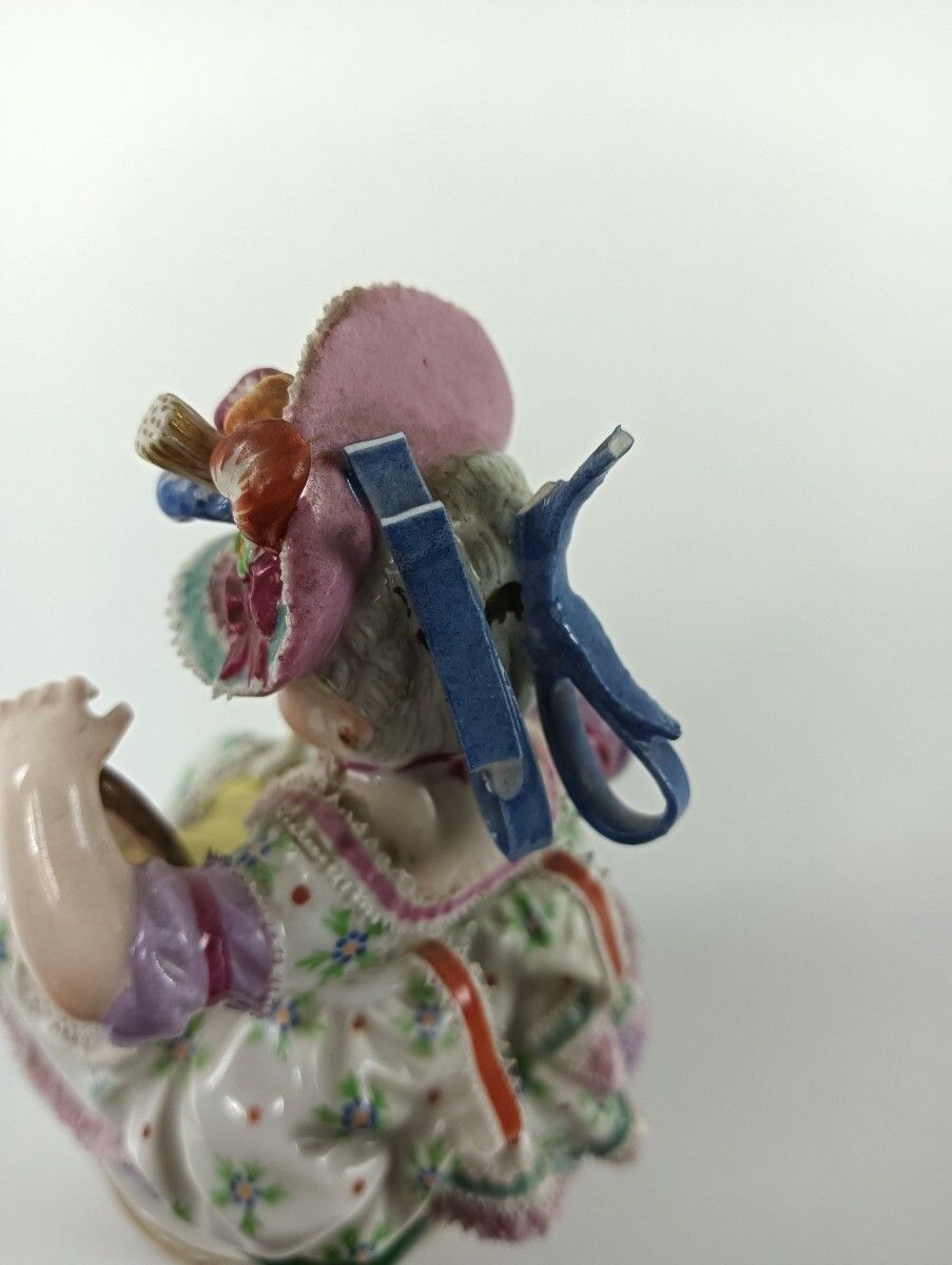 Antique 18th Century Meissen Figurine Porcelain Attributed By Acier Lady With Do photo vintage