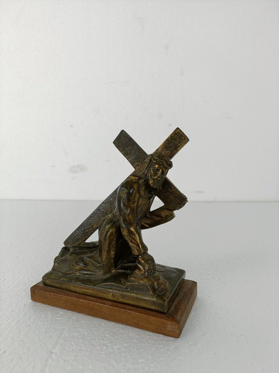 Small Statue Faux Brass Spelter On Wooden Base Jesus Christ Carrying The Cross C photo furniture