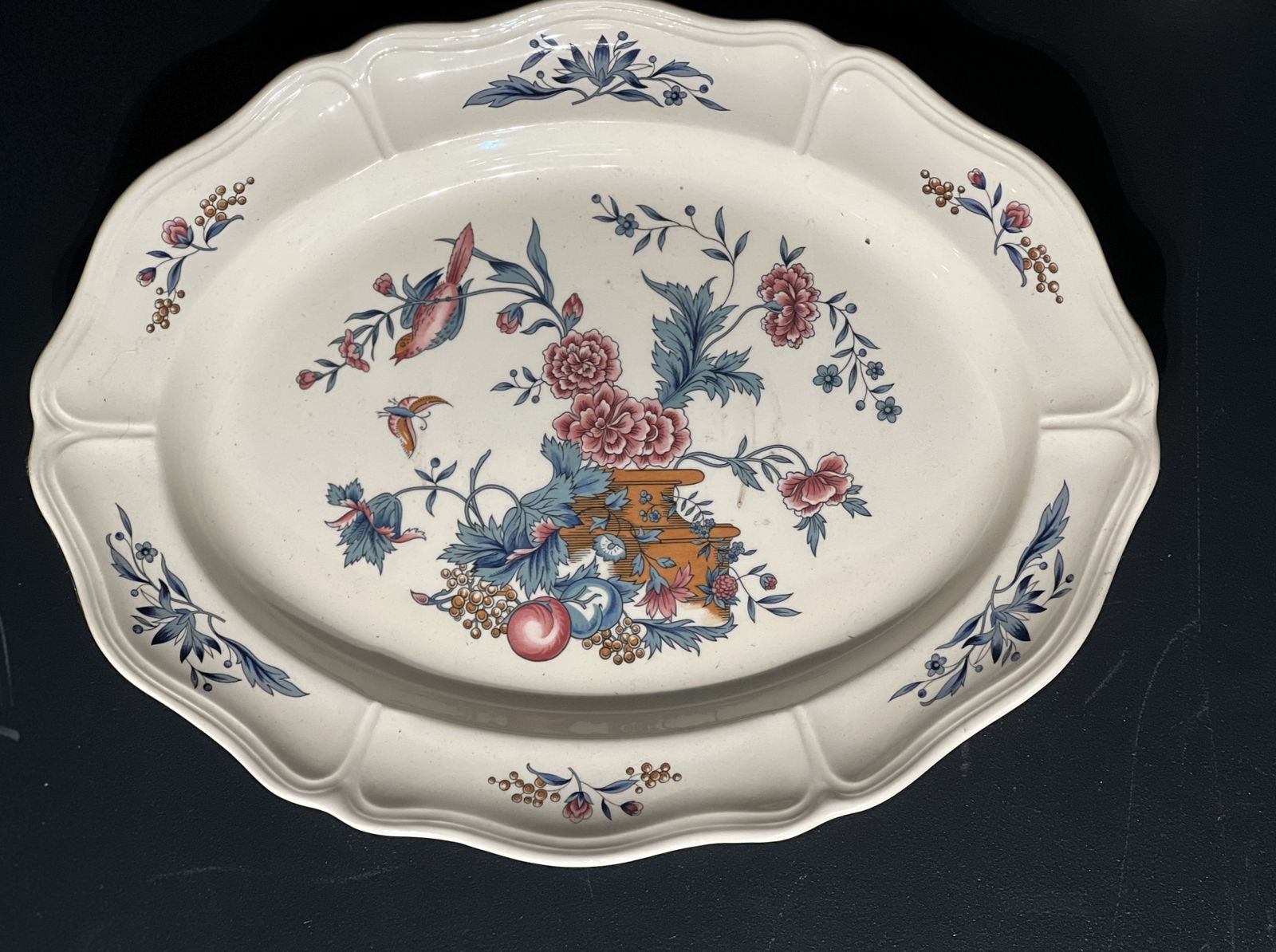 Wedgeood Tea Service (Williamsbutg, Potpourri) photo vinterior