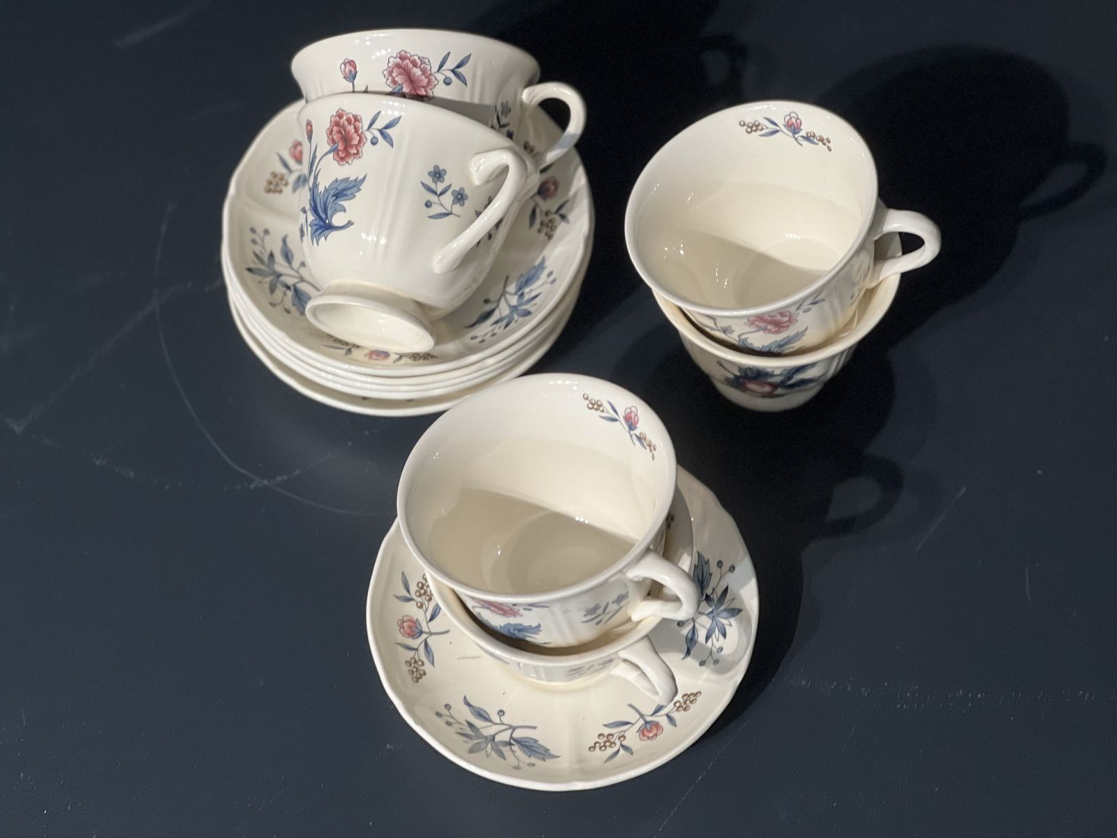 photo furniture Wedgeood Tea Service (Williamsbutg, Potpourri)