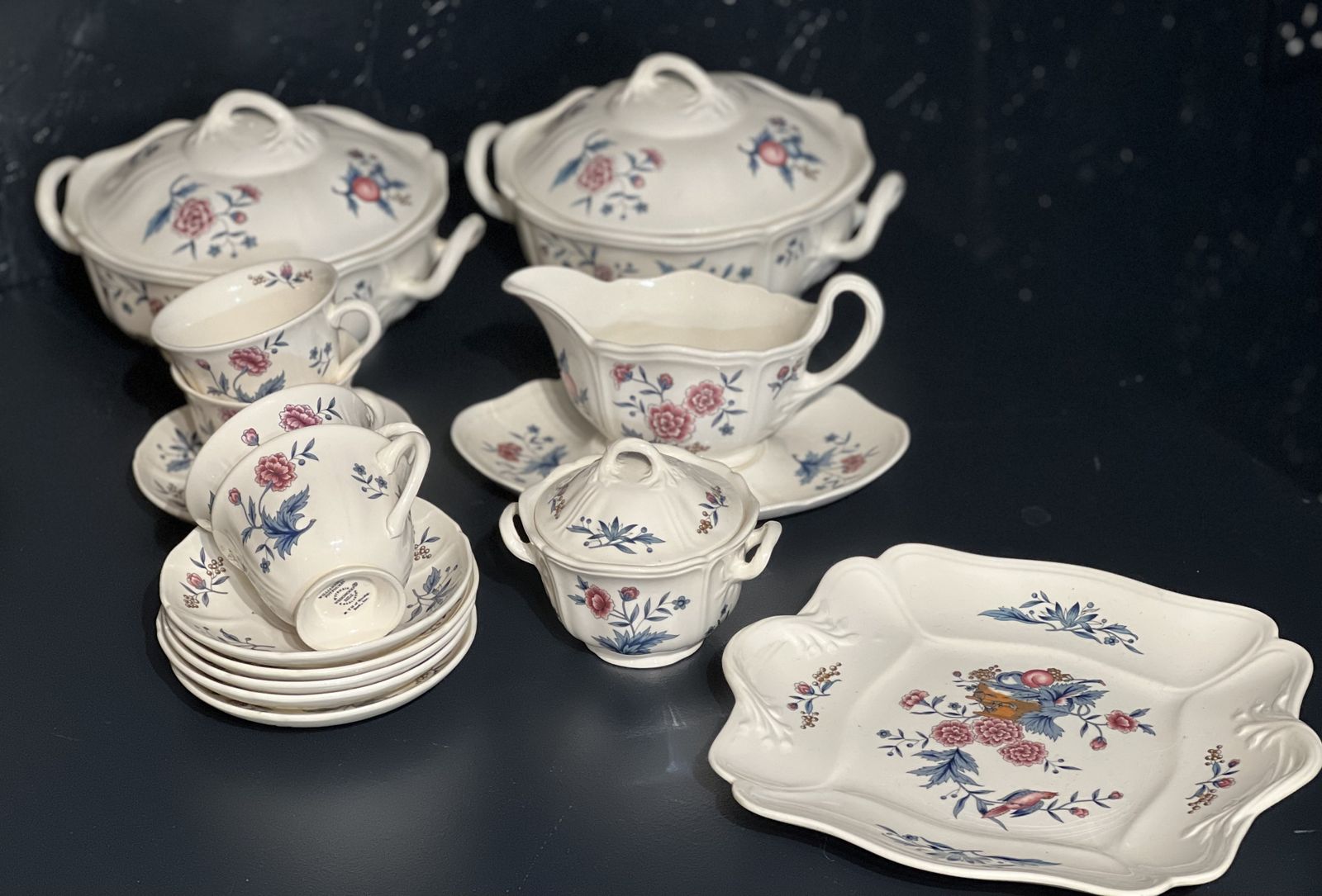 Wedgeood Tea Service (Williamsbutg, Potpourri)