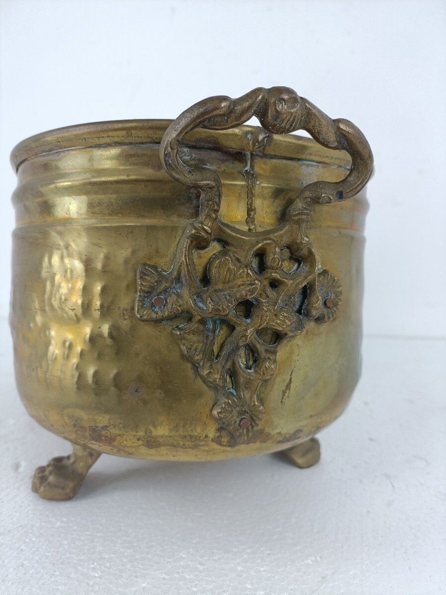 Hammered Embossed  Brass Planter Jardinière Ornate  Centerpiece  1800s Footed photo vinterior