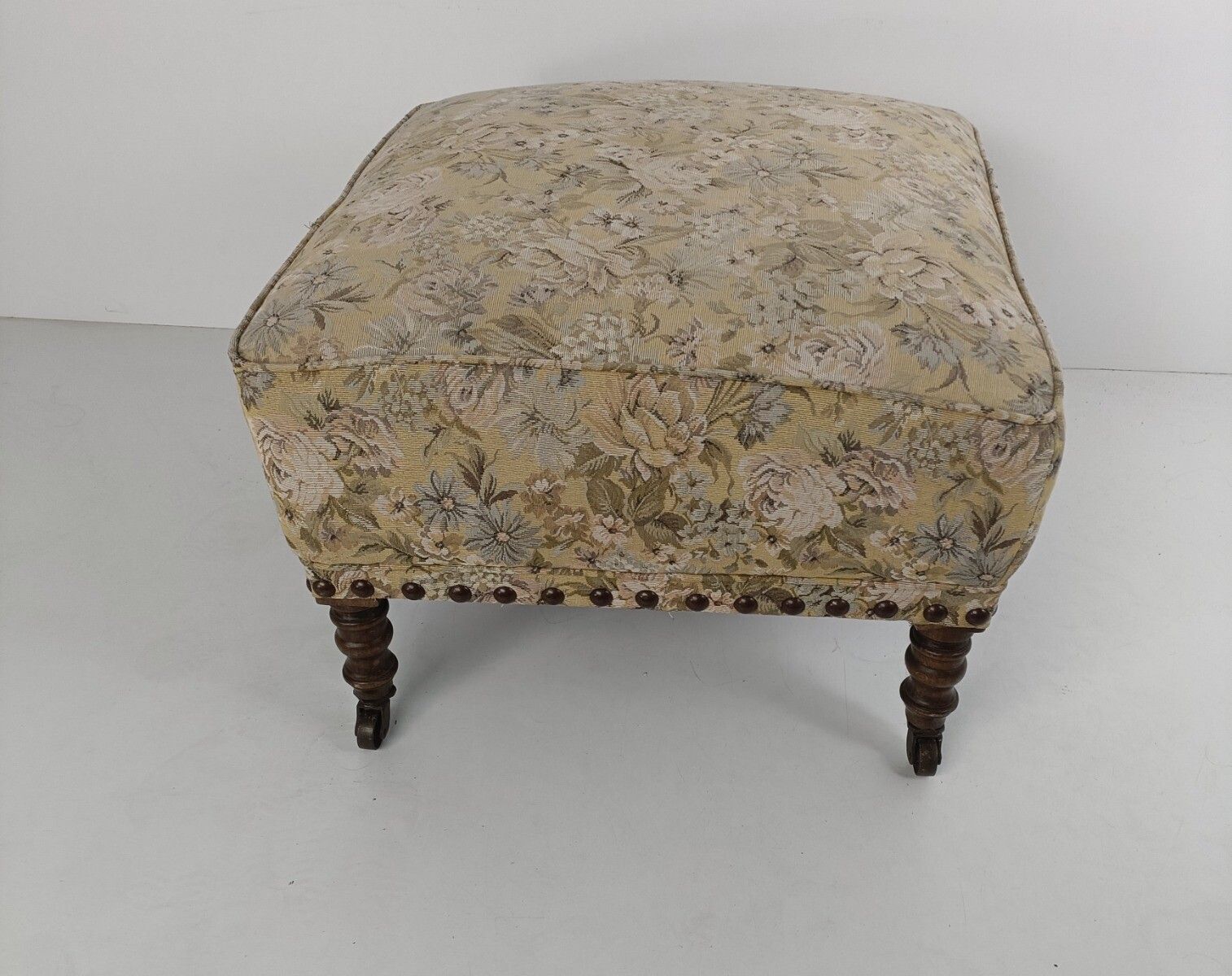 photo furniture Large Antique Footstool Wood On Wheels Fabric Footrest Pouf Ottoman Hobnails