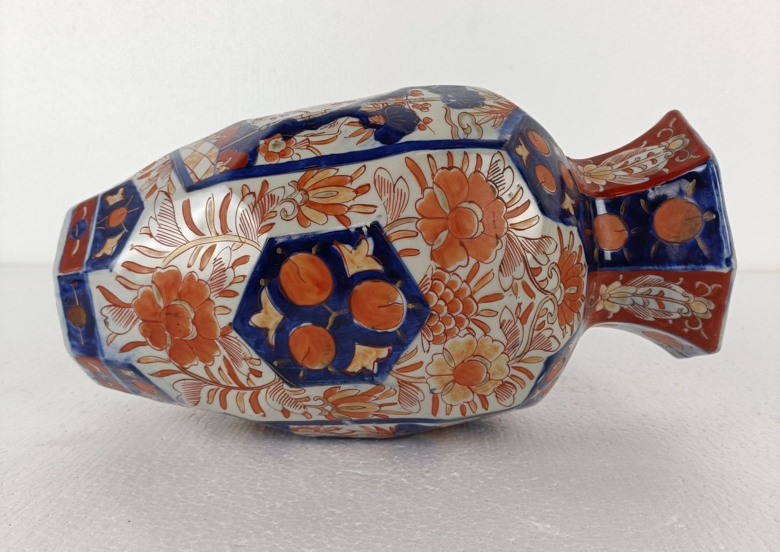 photo furniture Japanese Imari Vase Hand Painted Antique 1900s