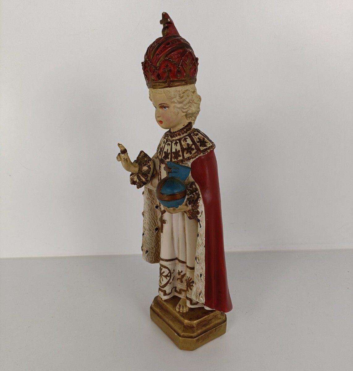 photo furniture Statue Infant Of Prague Infant Jesus Santo Nino Plaster Collector 30s  Beautiful