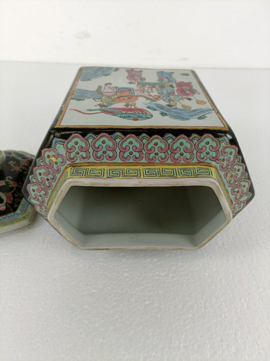 Hexagonal Jar Vase Lidded 19th Century Chinese Family Noir Hand Painted photo vintage