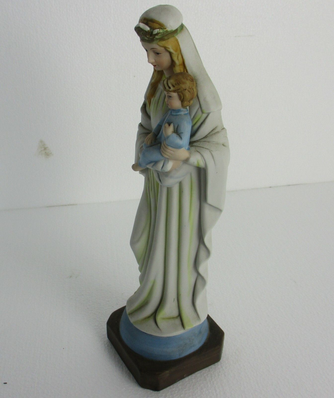 Statue Virgin Mary Our Lady Madonna Statue Infant Child Polychrome Tenderness photo Art