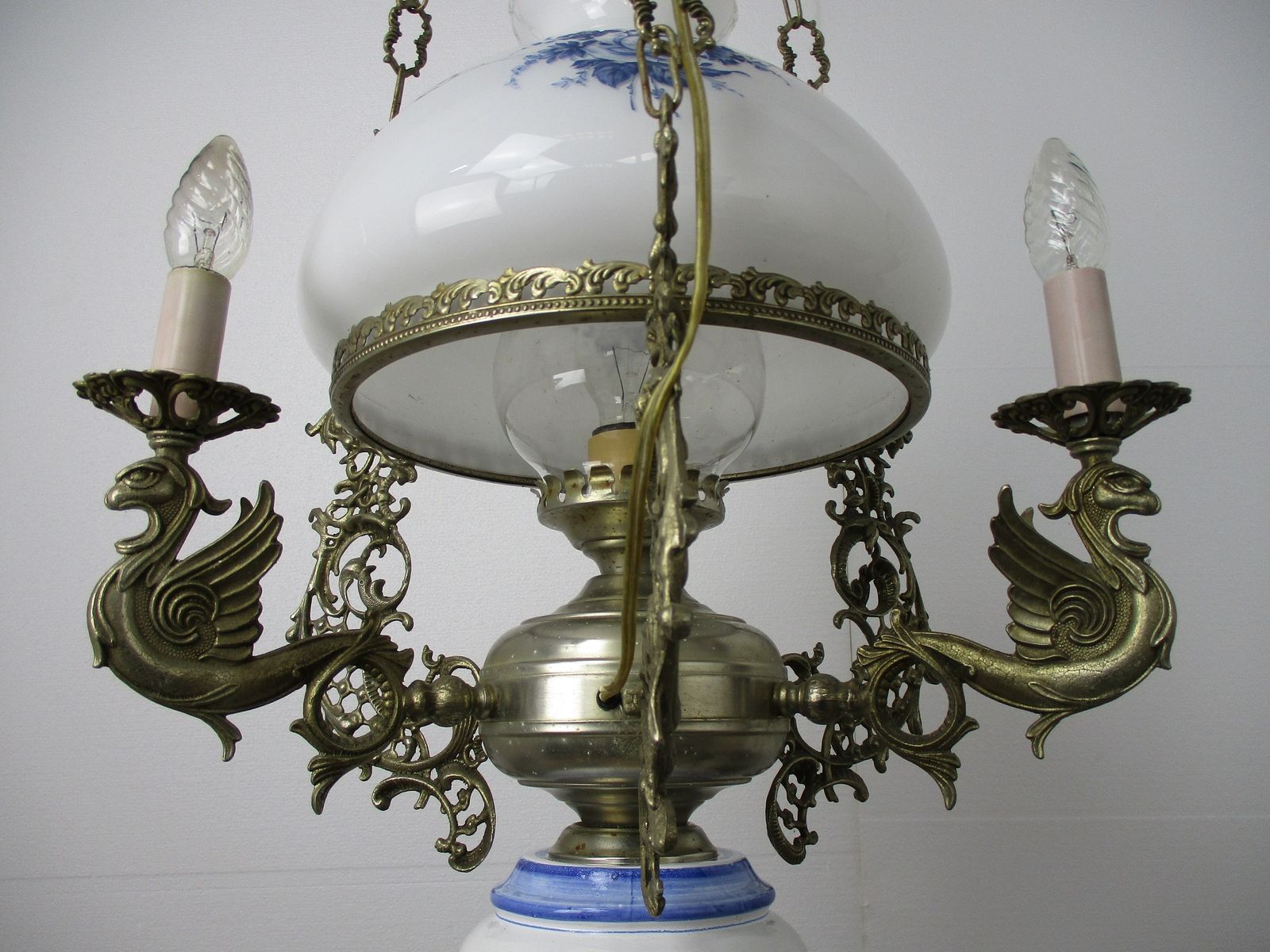 photo furniture Gothic Dragons Delft Blue White Porcelain Chandelier Lampe Belge Wow 4