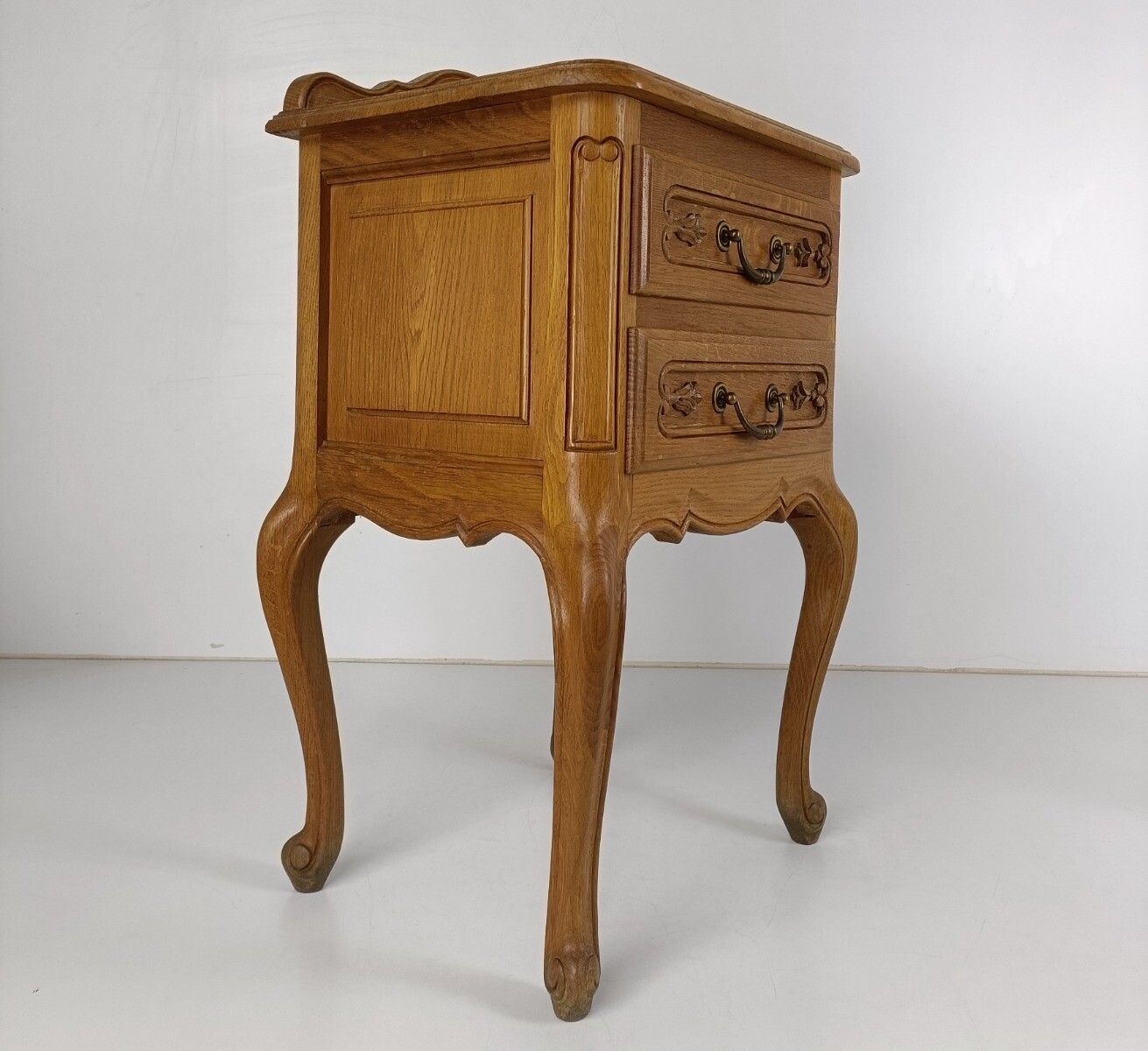 photo for sale Vintage Nightstand End Table Mid Century Modern Wood Chest Of Drawers Cabinet Lo