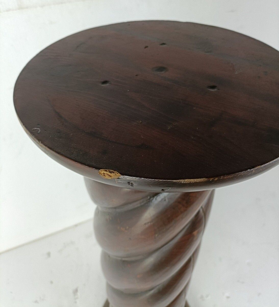 photo furniture Large Hand Carved Wood Barley Twist  Farmhouse Country Barn Style T  Side Displa