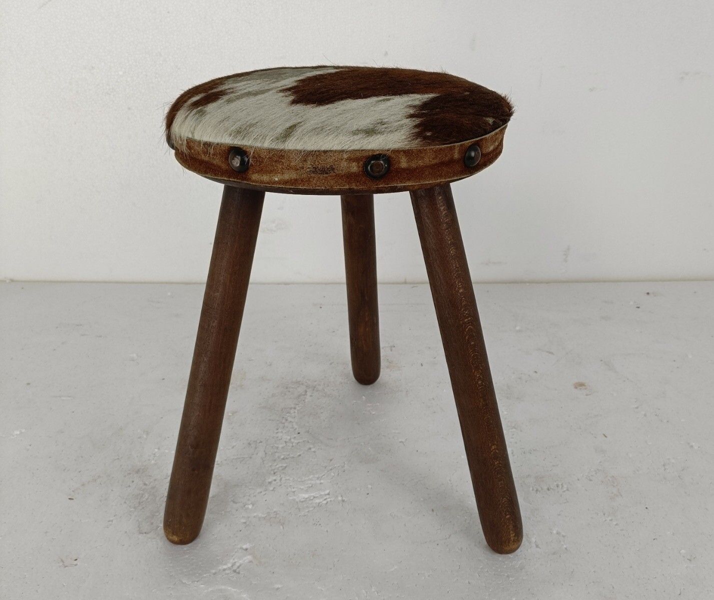 Old  Milk Milking Stool Farmhouse Country Barn Style  French  Tripod Side Displa photo furniture