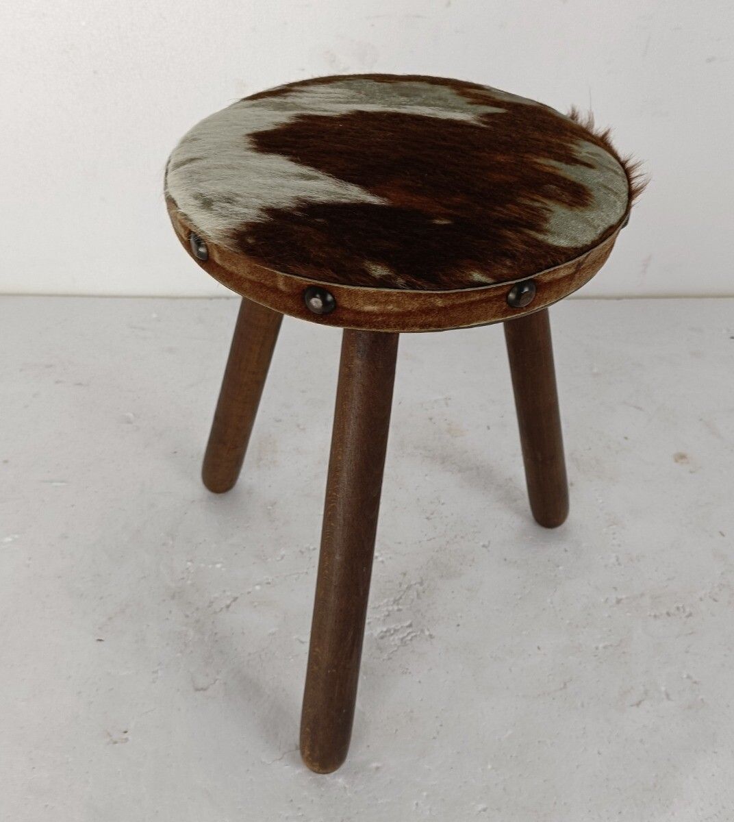 Old  Milk Milking Stool Farmhouse Country Barn Style  French  Tripod Side Displa photo vinterior