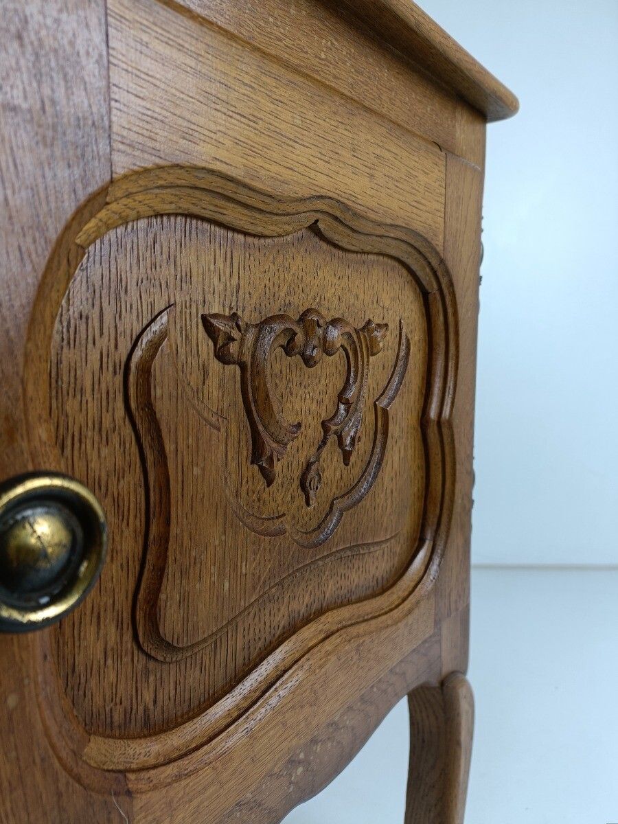 photo furniture Pair Of Nightstands End Tables Cabinets Louis XV Style Bedroom Cabinets Wood Vin