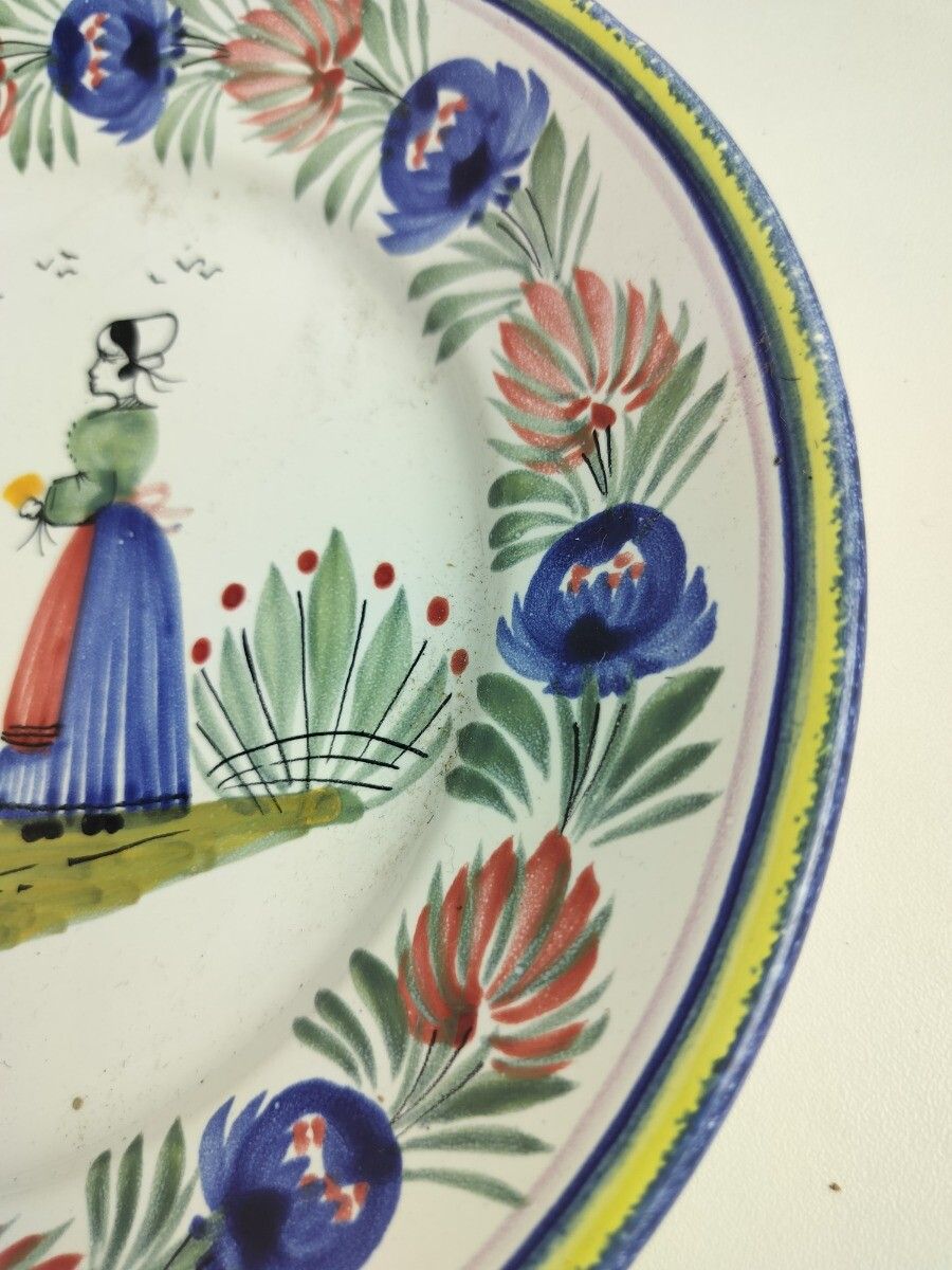 French Henriot Hb Quimper Crest  Plate Decor Bretoncouple Polychrome Hand Painte photo Home Decor