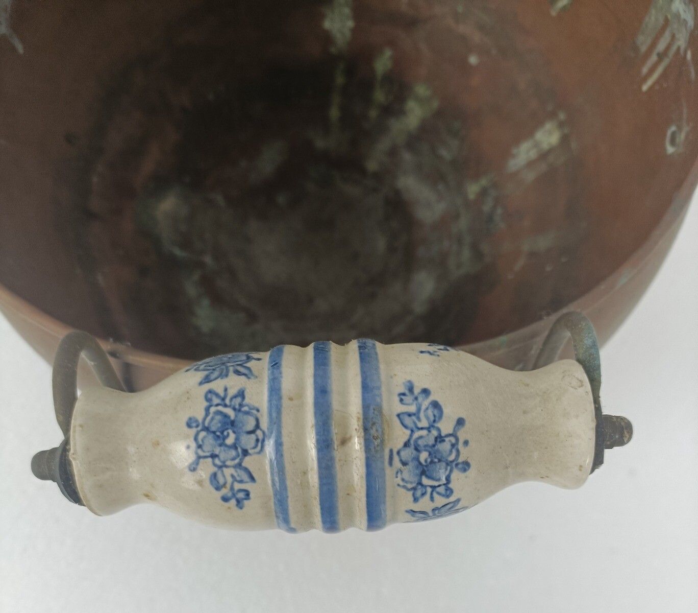 Antique Hammered Brass Kettle Bowl With Delft Blue White Porcelain Handles Plant photo Home Decor