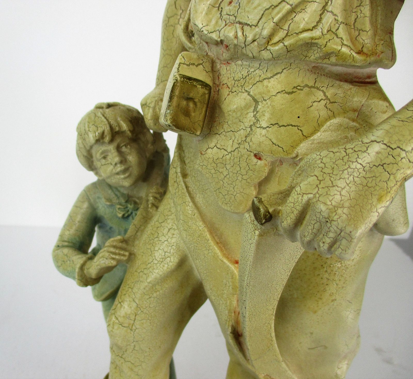 Large Statue Father And Son Resin Crackled White Backpack Little Boy Traveling S photo vinterior