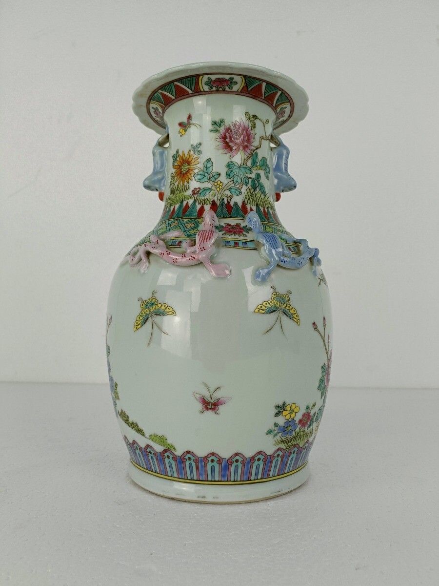Chinese Vase Hand Painted Vintage Dragons Lovely Family Rose Birds photo Home Decor