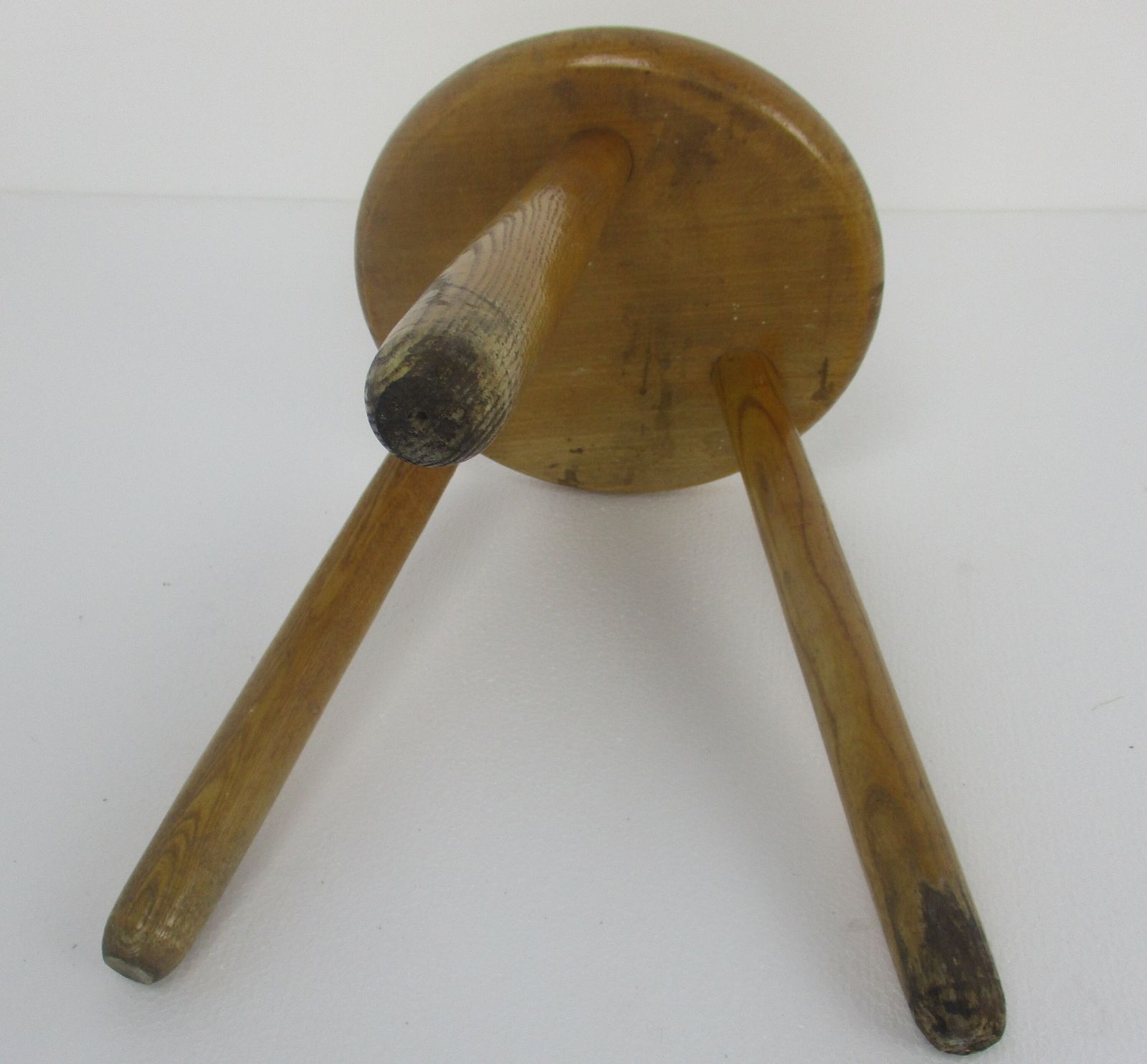 Hand Carved Wood Tripod Milking Stool Pedestal Table Pedestal Barn Style Funky photo buy