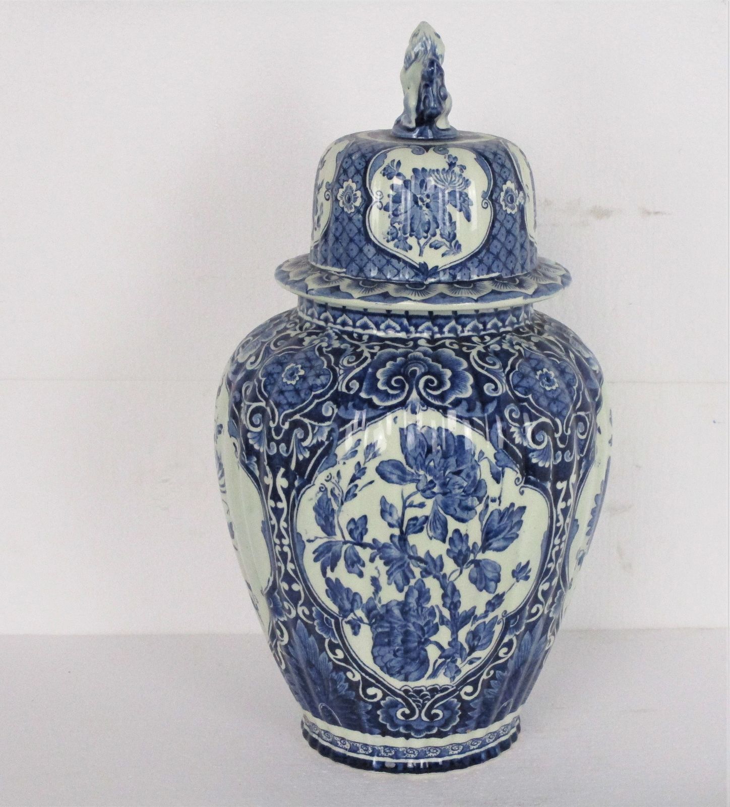 Large Royal Sphinx Maastricht Delft Vase Urn Marked Blue White Foo Dog 17.71&Quo photo Home Decor