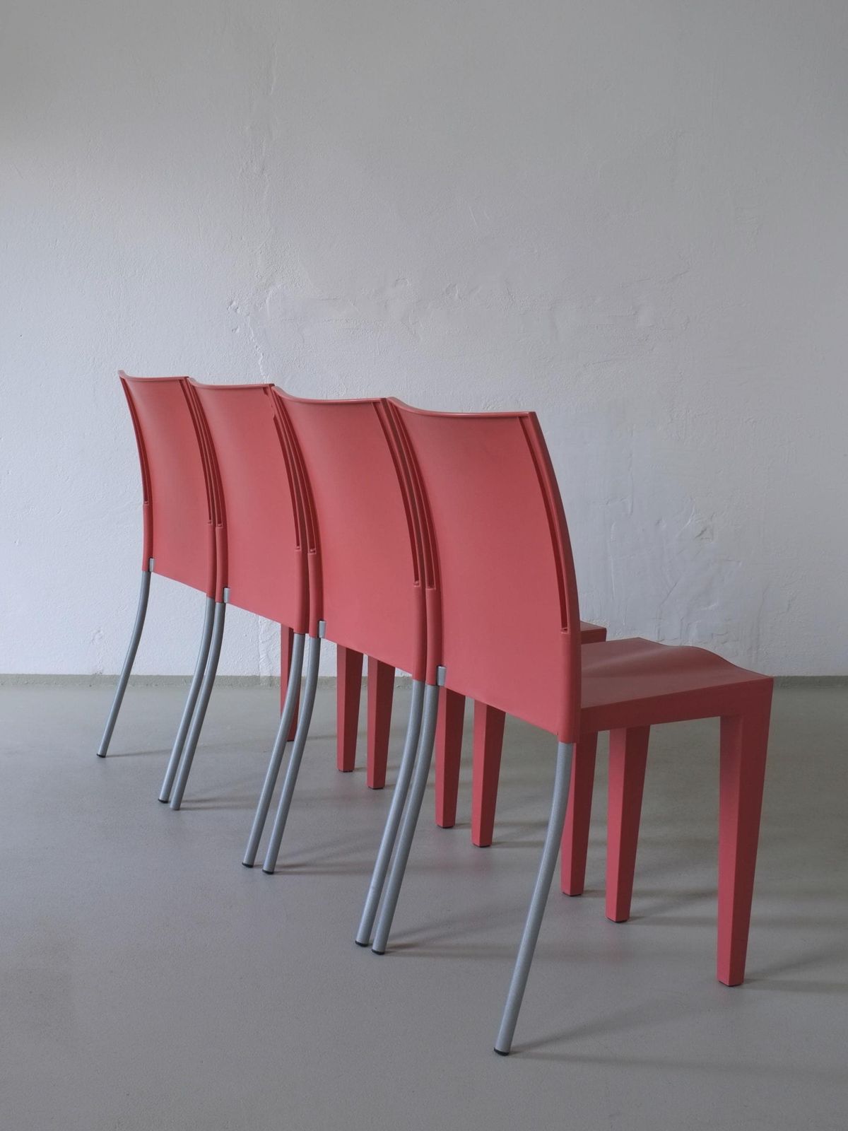 4 Kartell Coral Pink "Miss Global" Stoelen Van Philippe Starck | Jaren 1990 photo furniture